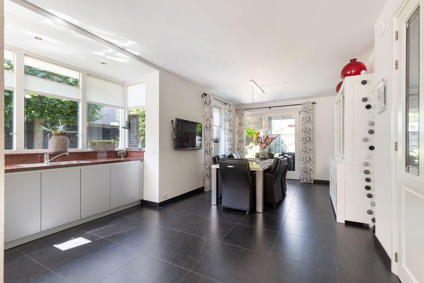 Photo 4 of Molenparkweg 37