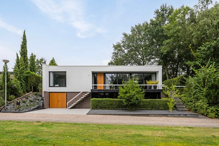 Foto 1 van Prof Linssenlaan 2-C