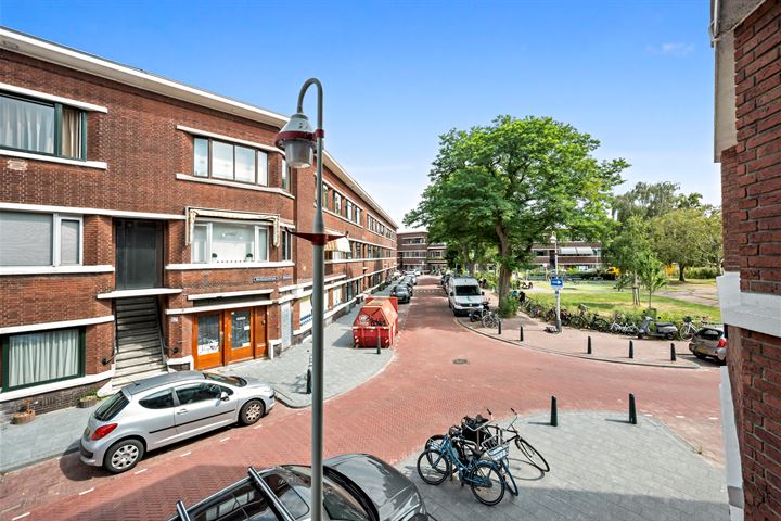 Bekijk foto 38 van Abrikozenstraat 8