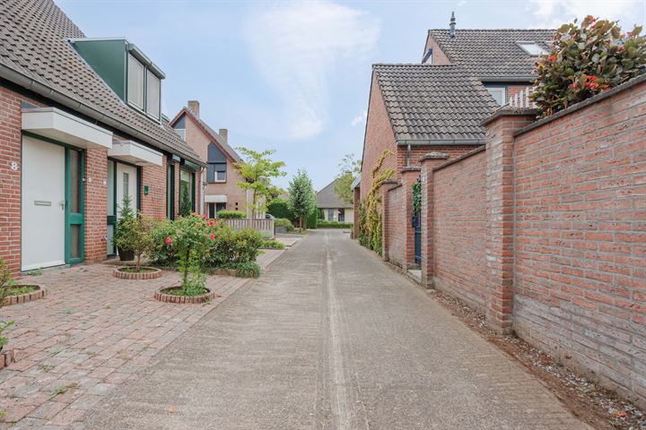 Bekijk foto 35 van Toon Peetersstraat 8