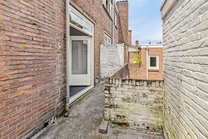 Bekijk foto 4 van Van Oldenbarneveldtstraat 59