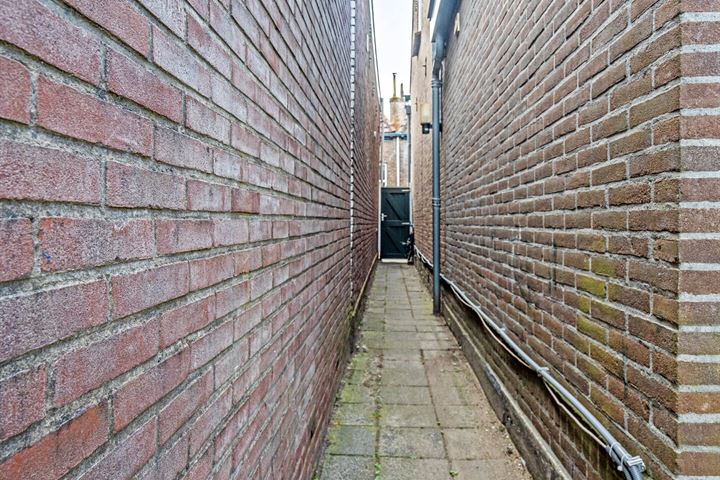 View photo 29 of De Ruyterstraat 14