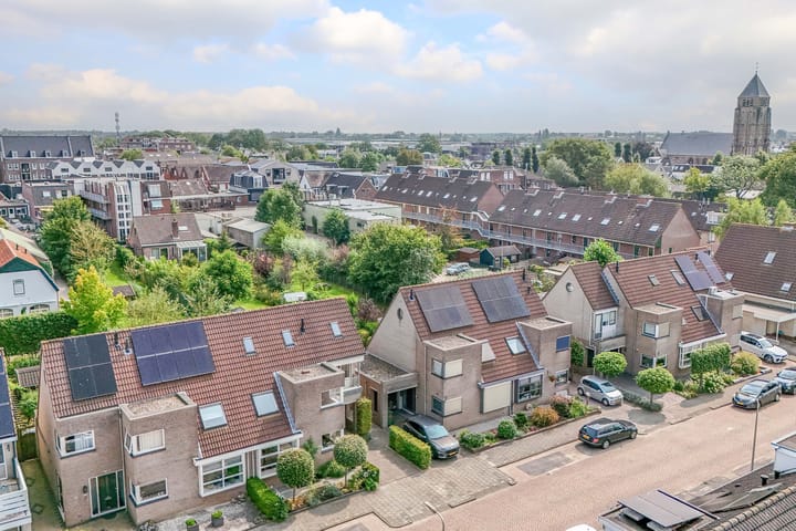 Foto 42 van Burgemeester Huijbrechtstraat 27