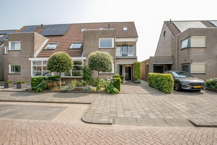 Foto 45 van Burgemeester Huijbrechtstraat 27