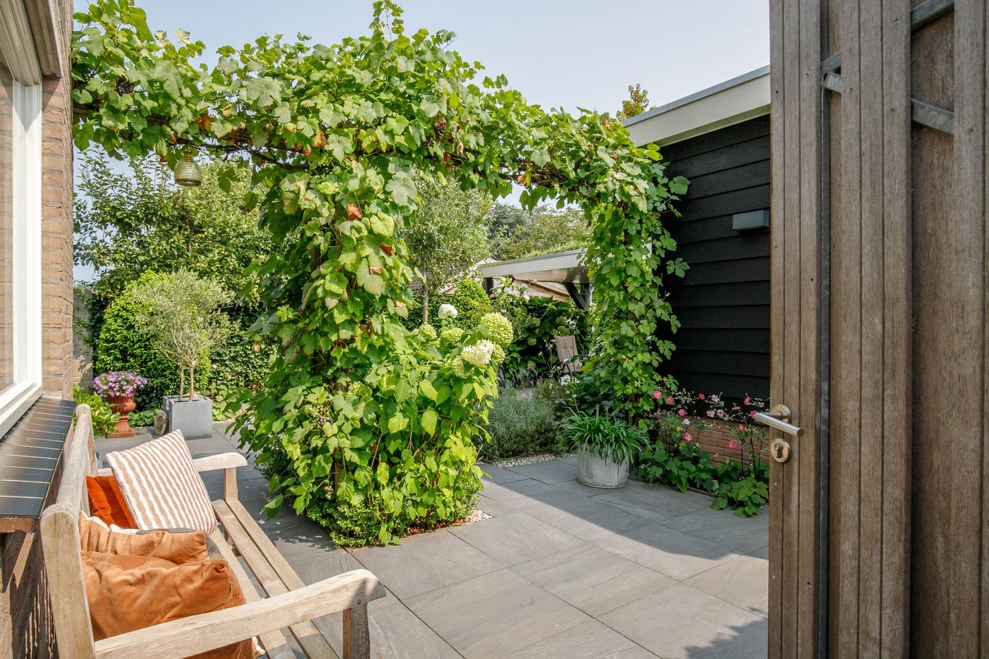 Foto 50 van Burgemeester Huijbrechtstraat 27