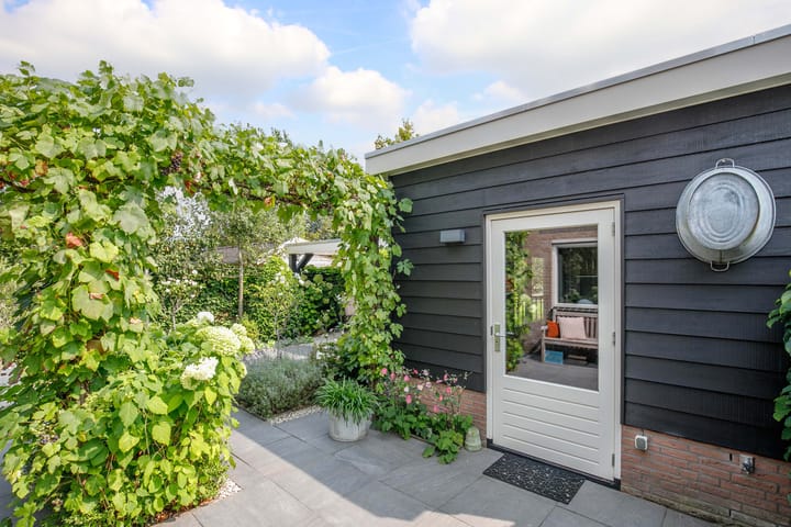 Foto 51 van Burgemeester Huijbrechtstraat 27