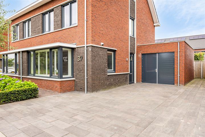 Bekijk foto 43 van Pastoor Beckersstraat 37