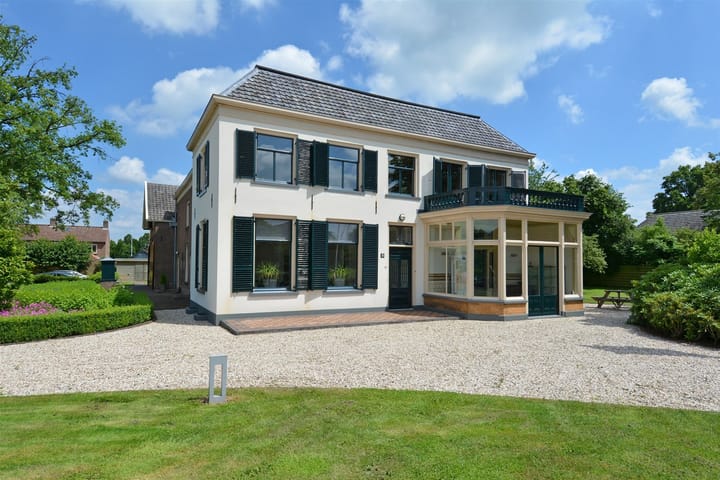 Dorpsstraat 10