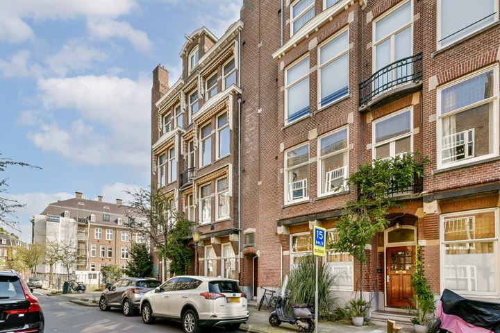 Bekijk foto 1 van Pieter de Hoochstraat 63