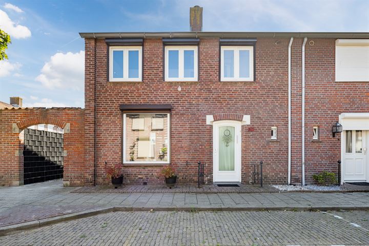 Bekijk foto 1 van Beatrixstraat 30