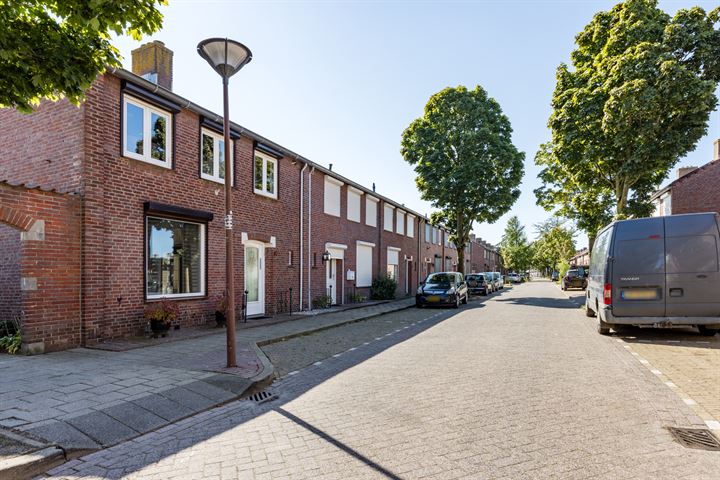 View photo 7 of Beatrixstraat 30