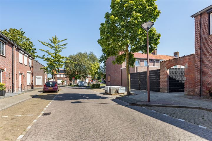 View photo 40 of Beatrixstraat 30