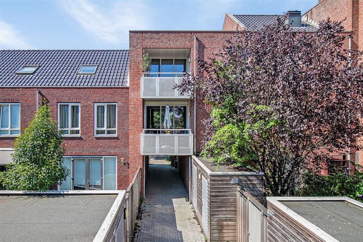 Bekijk foto 3 van van Angerenstraat 7