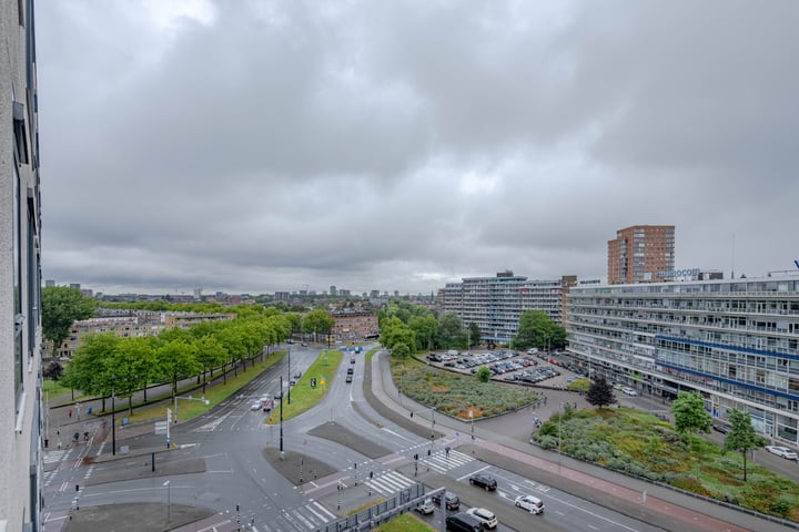 Bekijk foto 3 van Zuidplein 686