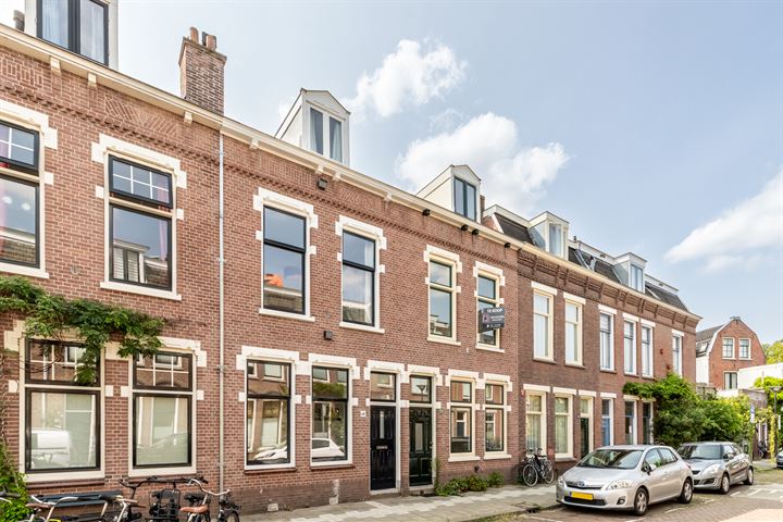 View photo 1 of Obrechtstraat 68