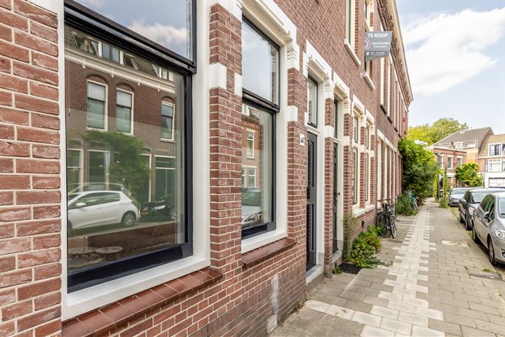 View photo 27 of Obrechtstraat 68