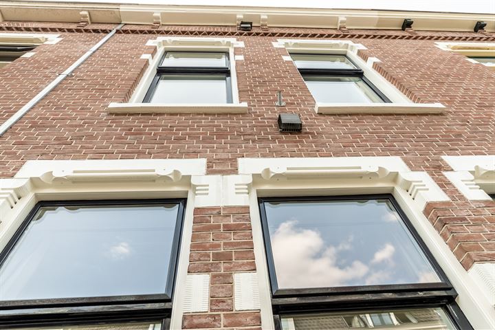 View photo 28 of Obrechtstraat 68