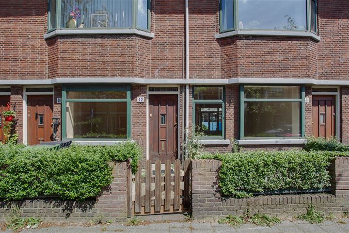 Bekijk foto 2 van De Bullstraat 42