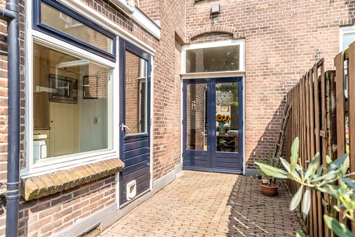 View photo 32 of Obrechtstraat 68