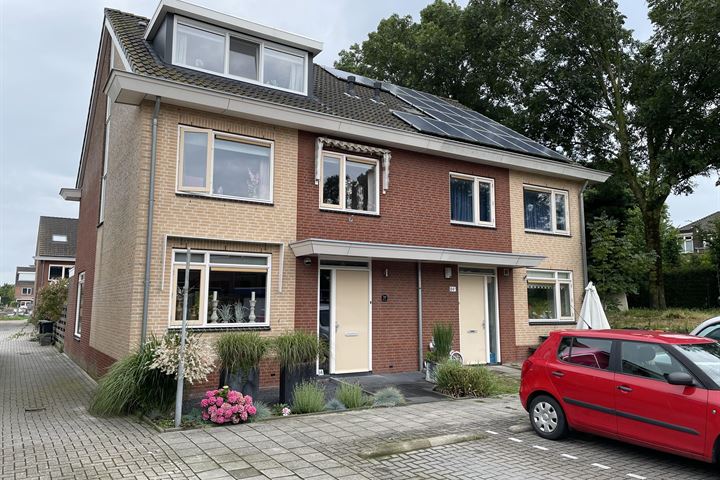 Bekijk foto 1 van Hertog Albrechtstraat 84