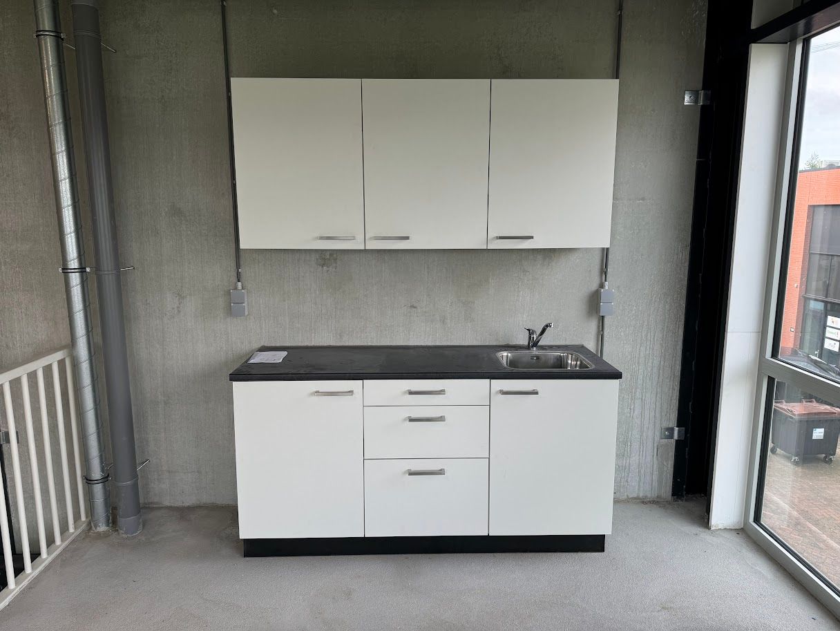 View photo 5 of Jade 120