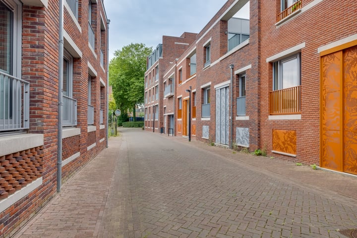 Bekijk foto 48 van Halvemaanstraat 5