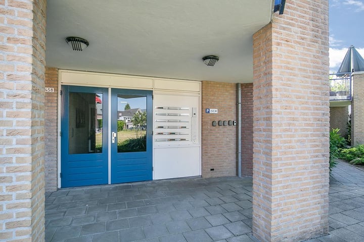 Bekijk foto 2 van Baron van Leefdaelstraat 46