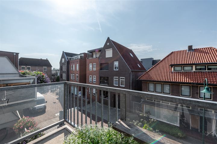 View photo 14 of Emmastraat 32