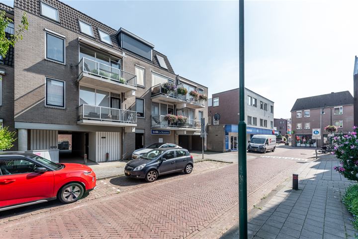 View photo 23 of Emmastraat 32