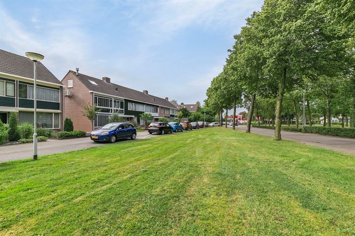 View photo 42 of Bellamystraat 61