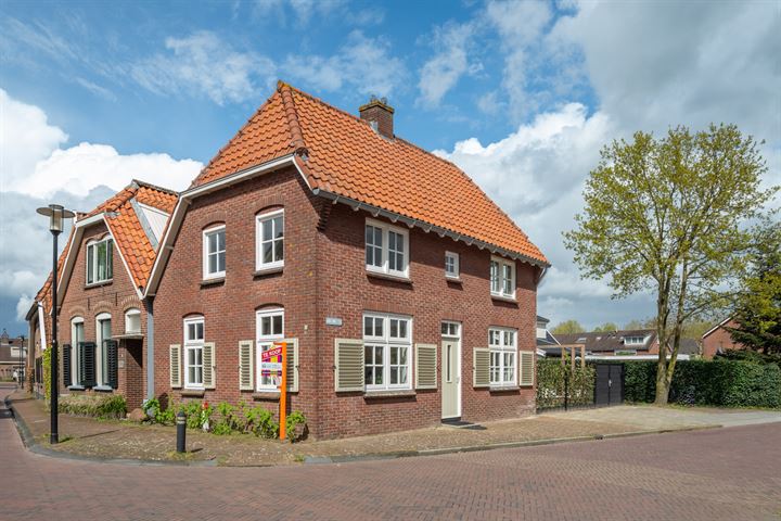 Bekijk foto 1 van Dorpsstraat 31