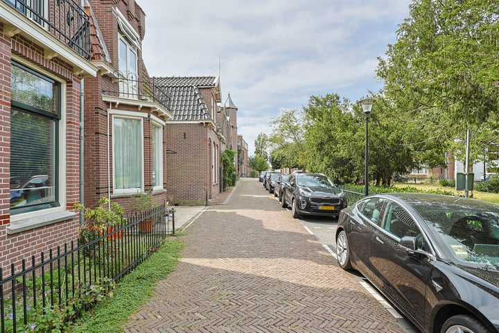 Bekijk foto 36 van Czaar Peterplantsoen 9