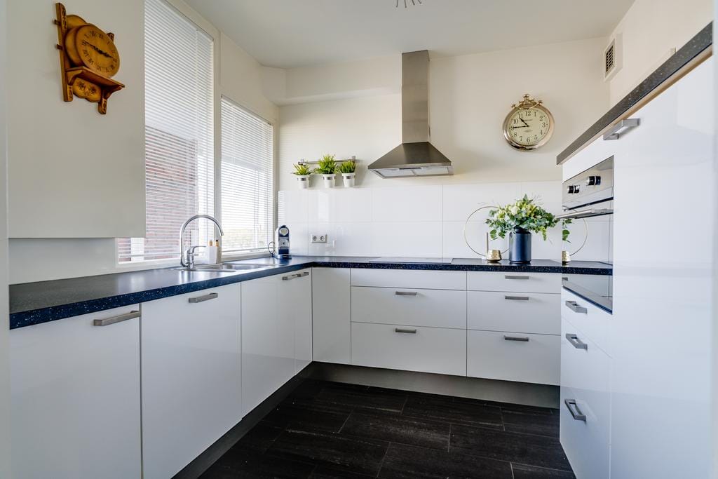 Photo 17 of Biltstein 142