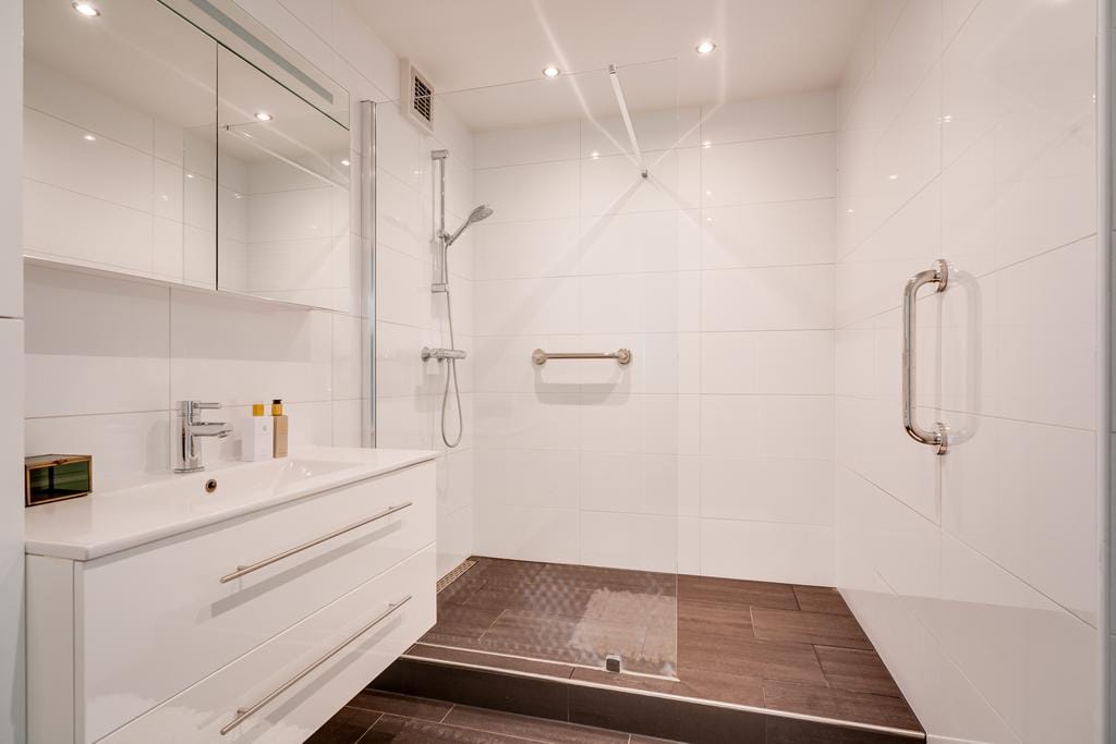 Photo 21 of Biltstein 142