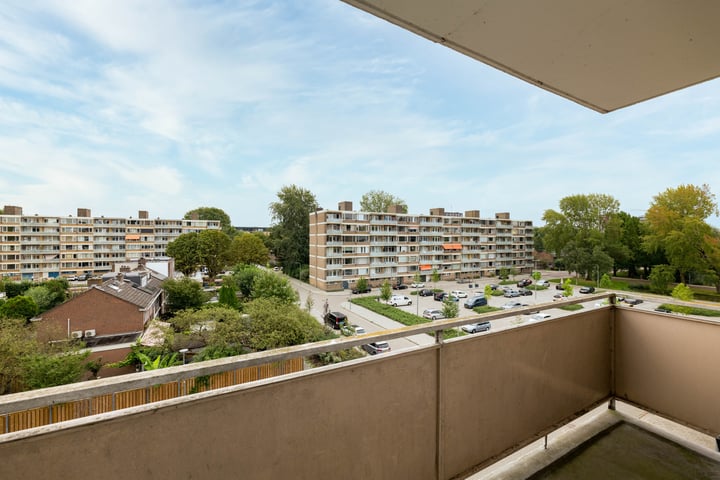 View photo 17 of Van der Helmstraat 373