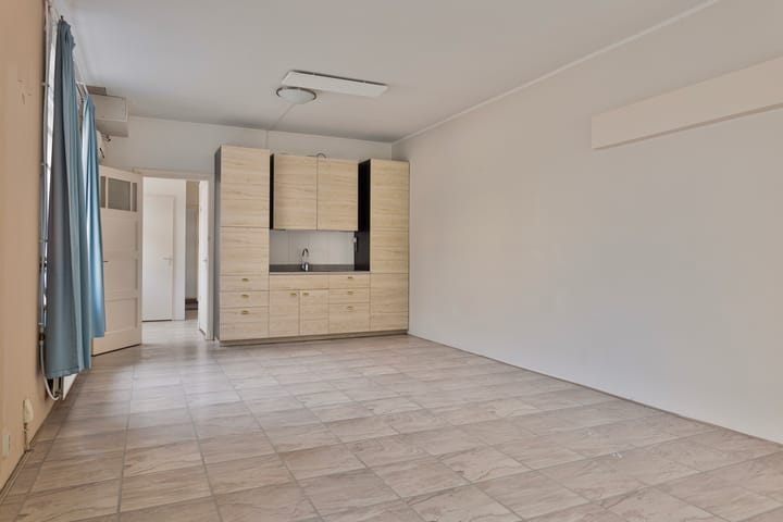 Photo 9 of Spoorstraat 44