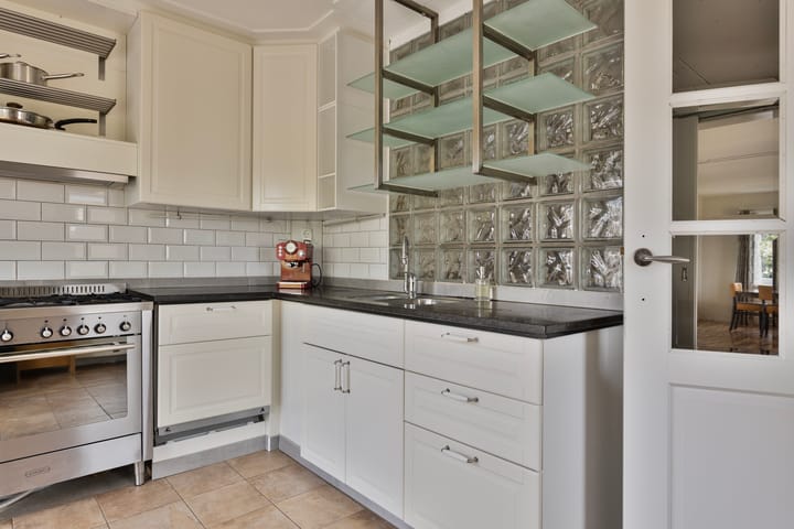 Photo 24 of Spoorstraat 44