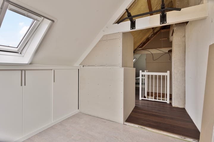 Photo 35 of Spoorstraat 44