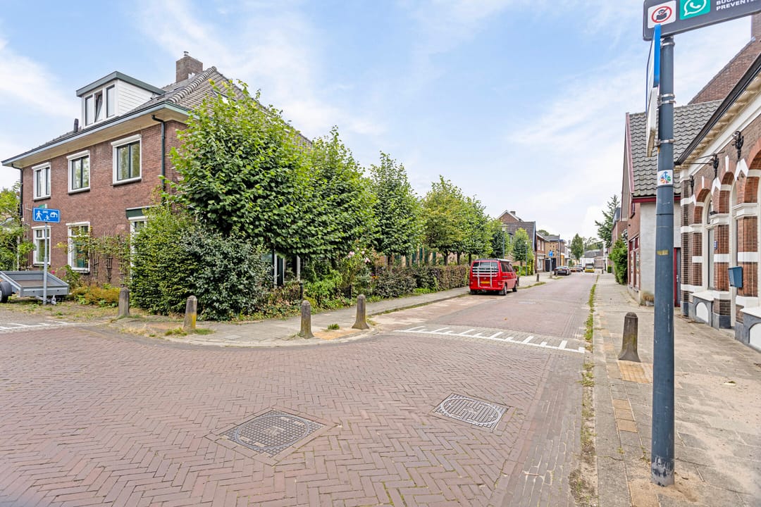Photo 38 of Spoorstraat 44