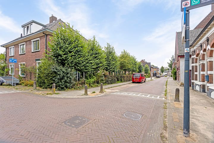 Photo 38 of Spoorstraat 44