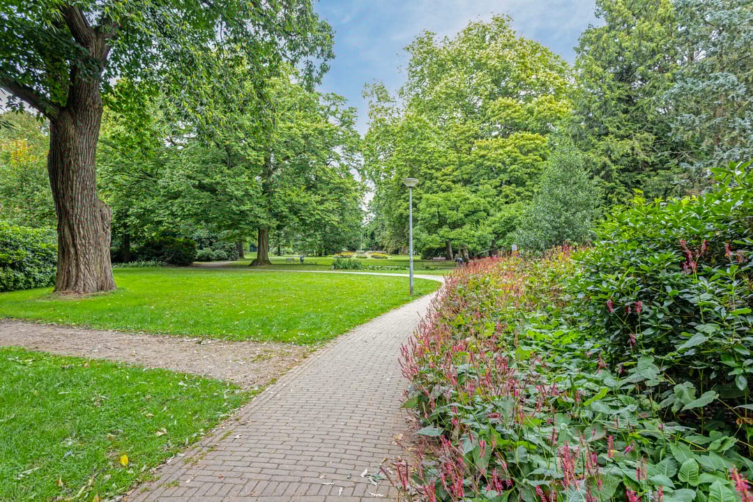 Photo 41 of Spoorstraat 44