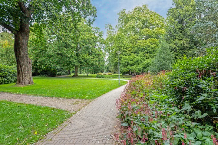 Photo 41 of Spoorstraat 44