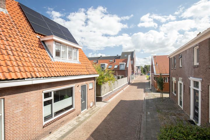 Bekijk foto 10 van Van Middachtenstraat 3