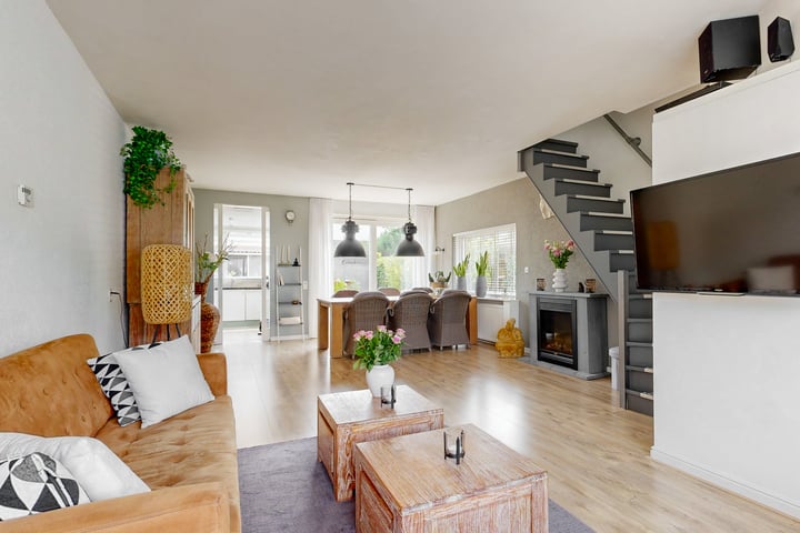 Bekijk foto 2 van Meidoornlaan 43