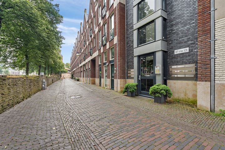 Bekijk foto 1 van Pletterstraat 111