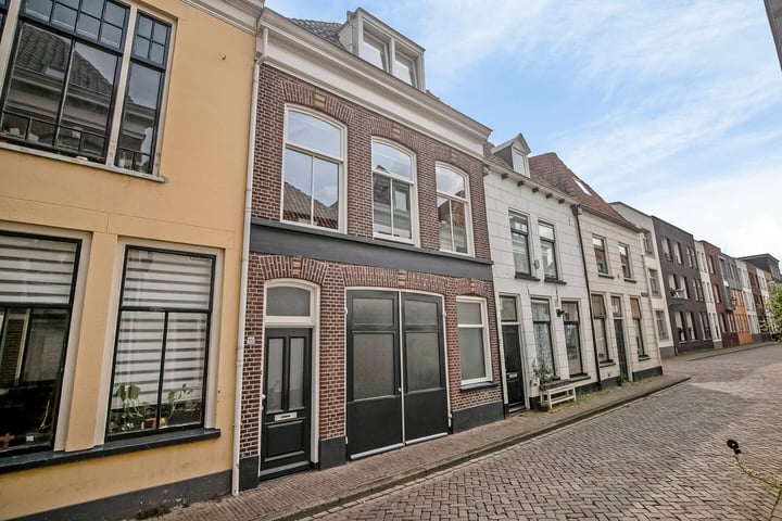 Bekijk foto 6 van Burgwalstraat 15