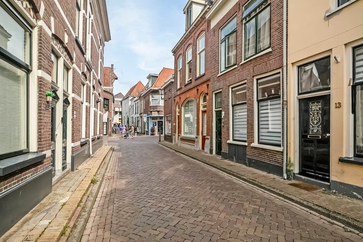 Bekijk foto 9 van Burgwalstraat 15