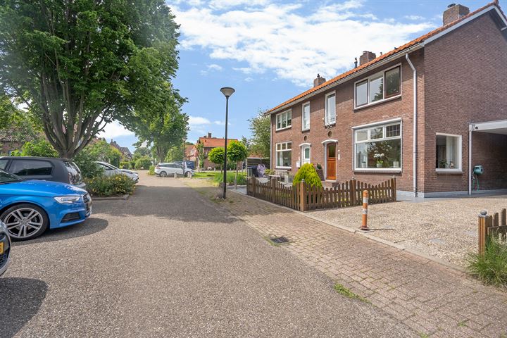 Bekijk foto 36 van van Dijklaan 21