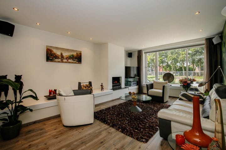 Photo 11 of Spoorstraat 32