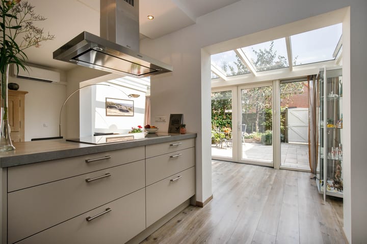 Photo 15 of Spoorstraat 32